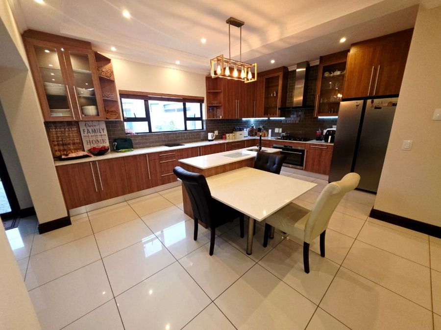 6 Bedroom Property for Sale in Sandown Western Cape